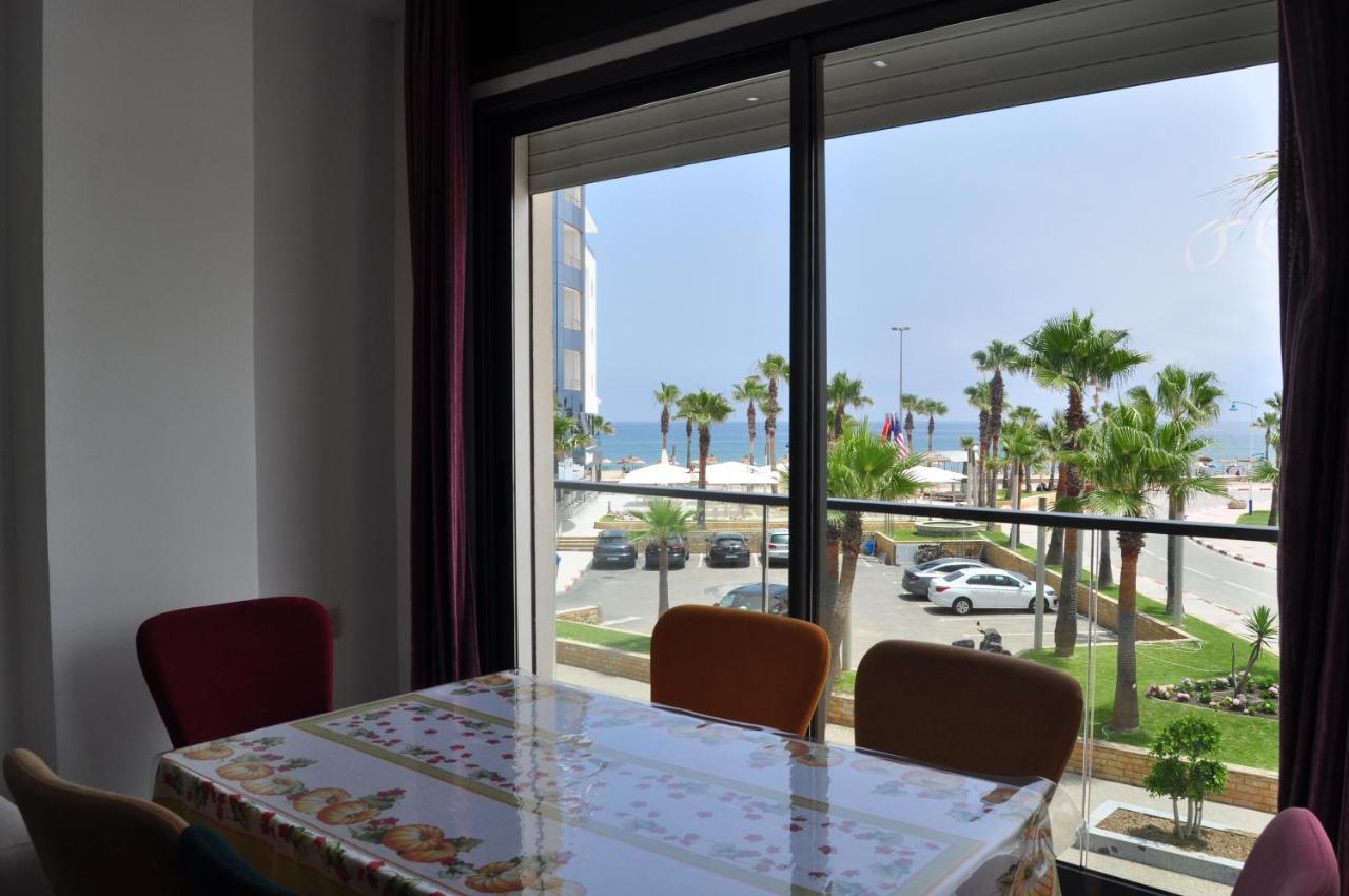 Seafront High Standard Apartment Мартил Екстериор снимка